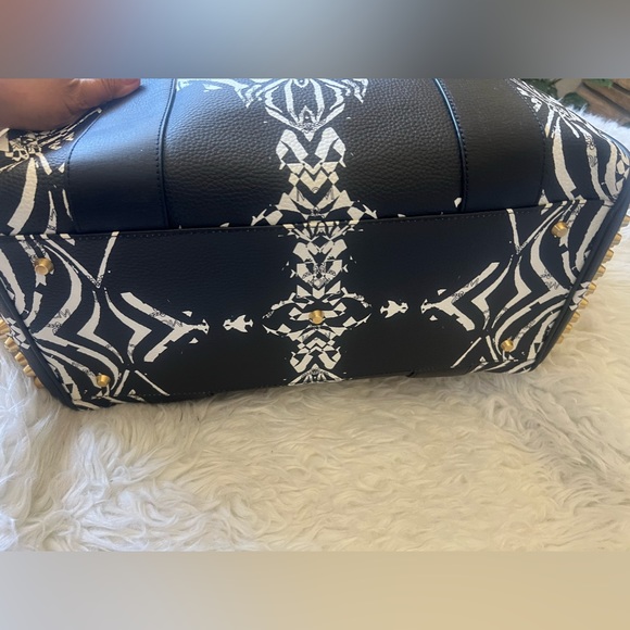 MCM FUNKY ZEBRA WEEKENDER TRAVEL BAG - Picture 6 of 16